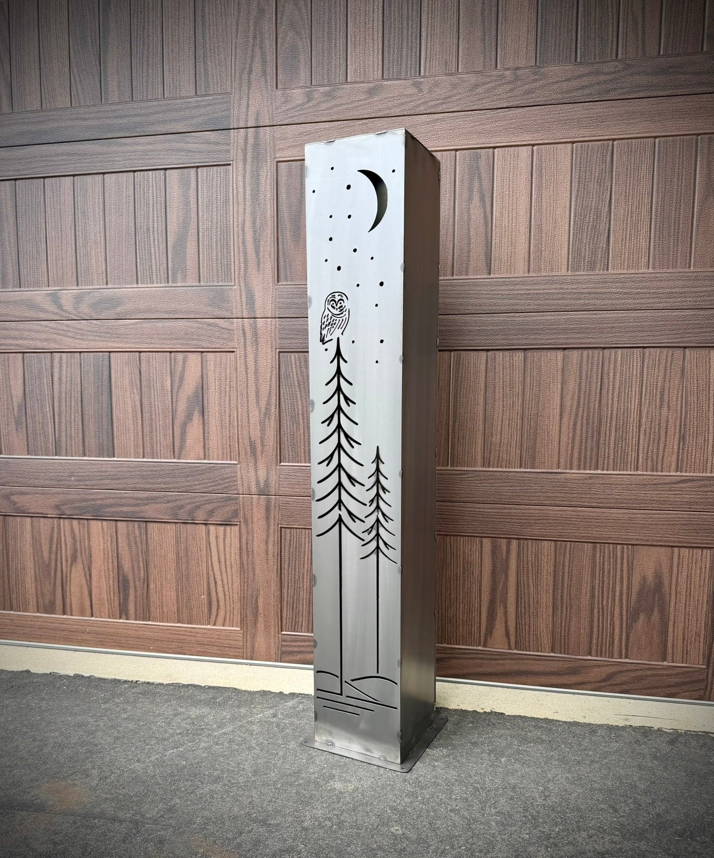 Simple Pine Owl Solar Pillar