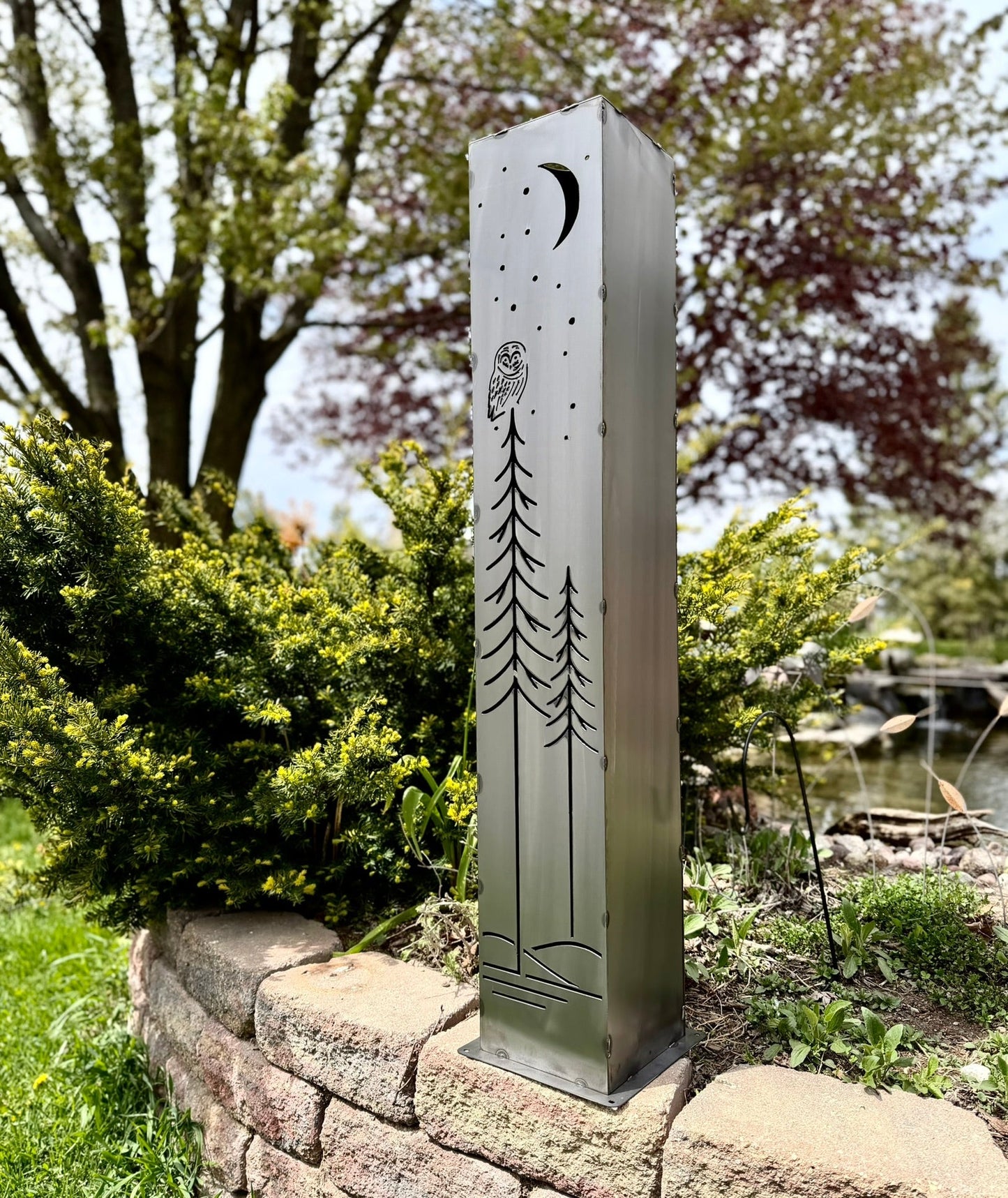 Simple Pine Owl Solar Pillar