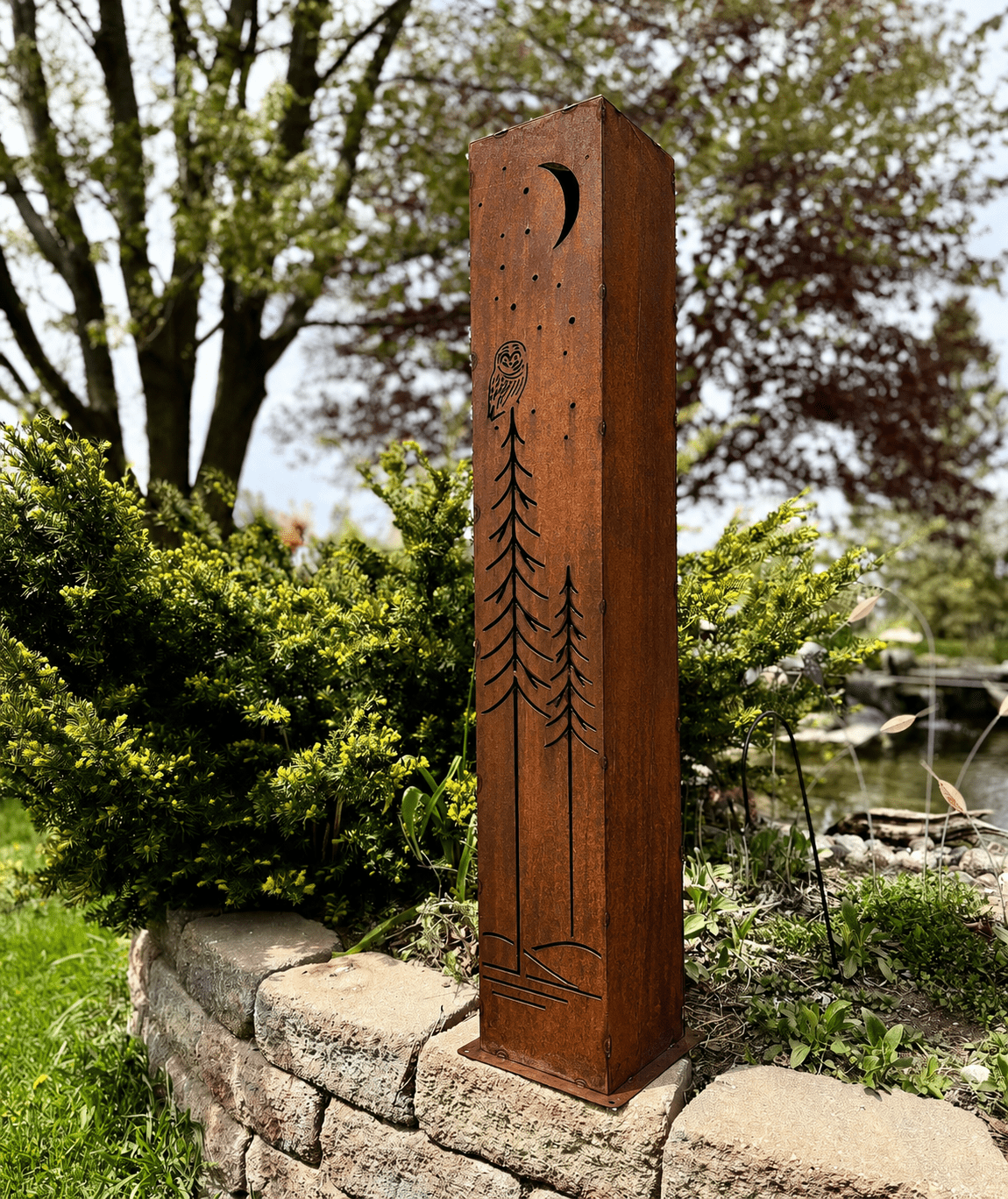 Simple Pine Owl Solar Pillar